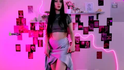 Snapshot of _mila_fire chatting on May 7, 9:03 am your Mila online show from May 7, 9:03 am