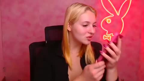 Melanie online show from October 6, 6:11 am