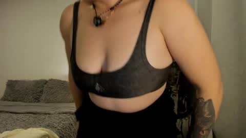 _miss_coco_ online show from April 16, 12:22 am
