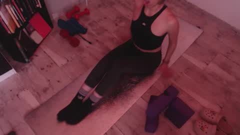 Snapshot of _miss_karoline chatting on December 17, 12:11 pm karoline uwu online show from December 17, 12:11 pm