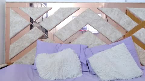 Khloe  online show from November 29, 6:55 pm