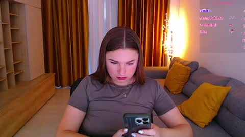 Snapshot of _miss_mia chatting on June 3, 6:49 am Mia online show from June 3, 6:49 am