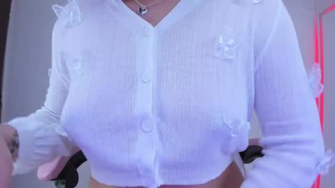 Snapshot of _misshoneyxx chatting on December 2, 2:53 am Hanna  Idependent Model   online show from December 2, 2:53 am