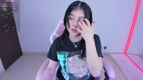 Snapshot of _misshoneyxx chatting on December 4, 1:03 am Hanna  Idependent Model   online show from December 4, 1:03 am