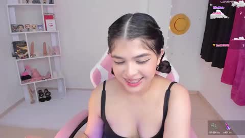 Snapshot of _misshoneyxx chatting on February 13, 2:01 am Hanna  Idependent Model   online show from February 13, 2:01 am