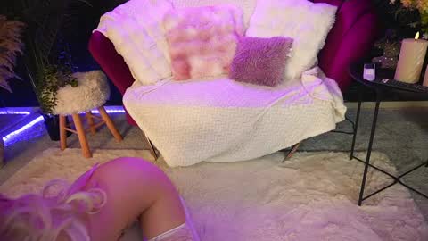 Misty Joys online show from May 28, 4:54 am