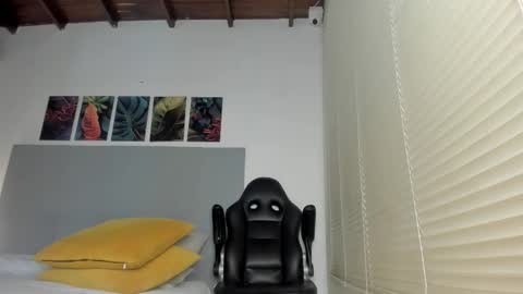 _molly_rosse_ online show from February 18, 12:01 pm