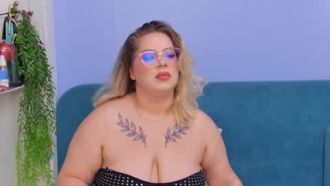 Snapshot of _mooncake chatting on November 20, 5:40 am Fiona online show from November 20, 5:40 am