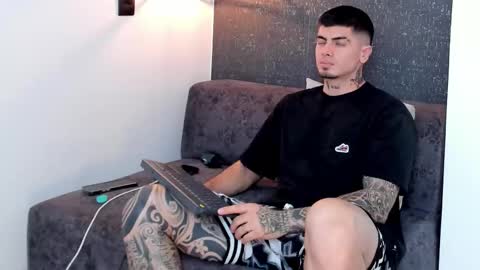 Snapshot of _mrcock_ chatting on October 4, 7:23 pm _mrcock_ online show from October 4, 7:23 pm