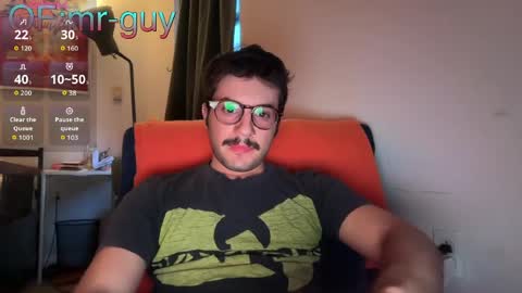 Snapshot of _mrguy_ chatting on April 10, 11:31 pm _mrguy_ online show from April 10, 11:31 pm