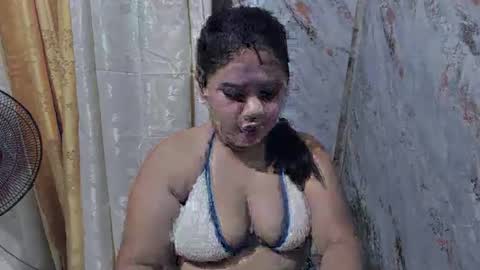 Snapshot of _natalieey chatting on October 25, 5:30 pm nics online show from October 25, 5:30 pm