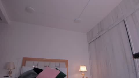 Snapshot of _natasha18_ chatting on December 14, 12:01 pm Natasha online show from December 14, 12:01 pm