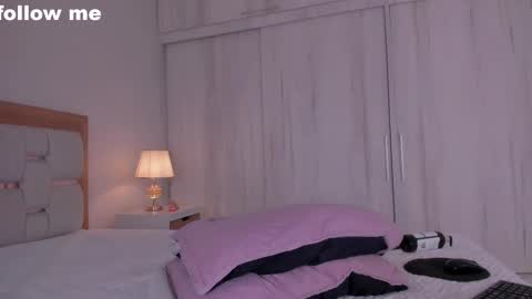 Snapshot of _natasha18_ chatting on February 12, 2:43 pm Natasha online show from February 12, 2:43 pm