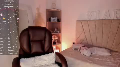 Snapshot of _niah_ chatting on January 14, 9:09 pm Niah You can call me Ni or cutie haha online show from January 14, 9:09 pm