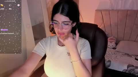 Snapshot of _niah_ chatting on January 25, 9:35 pm Niah You can call me Ni or cutie haha online show from January 25, 9:35 pm