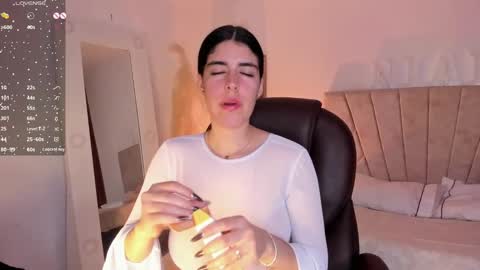 Snapshot of _niah_ chatting on February 10, 9:25 pm Niah You can call me Ni or cutie haha online show from February 10, 9:25 pm