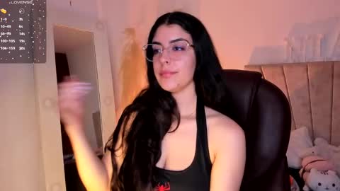 Snapshot of _niah_ chatting on February 28, 10:39 pm Niah You can call me Ni or cutie haha online show from February 28, 10:39 pm