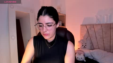 Snapshot of _niah_ chatting on March 1, 9:15 pm Niah You can call me Ni or cutie haha online show from March 1, 9:15 pm