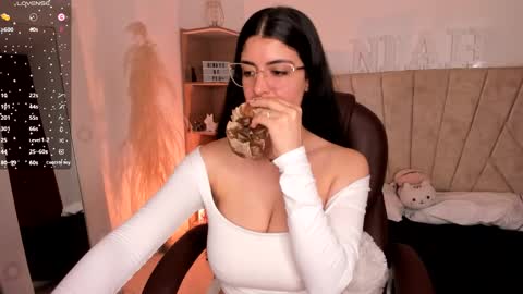 Snapshot of _niah_ chatting on March 4, 12:18 am Niah You can call me Ni or cutie haha online show from March 4, 12:18 am