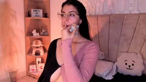 Snapshot of _niah_ chatting on March 5, 12:16 am Niah You can call me Ni or cutie haha online show from March 5, 12:16 am