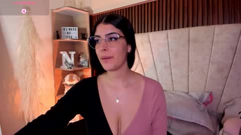 Snapshot of _niah_ chatting on October 21, 8:20 pm Niah You can call me Ni or cutie haha online show from October 21, 8:20 pm