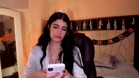 Snapshot of _niah_ chatting on October 28, 8:33 pm Niah You can call me Ni or cutie haha online show from October 28, 8:33 pm