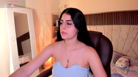 Snapshot of _niah_ chatting on November 27, 8:33 pm Niah You can call me Ni or cutie haha online show from November 27, 8:33 pm