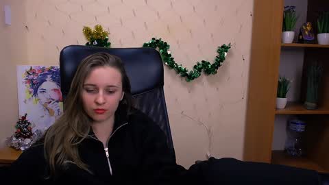 Snapshot of _nicole_new chatting on December 28, 3:26 pm Nica online show from December 28, 3:26 pm