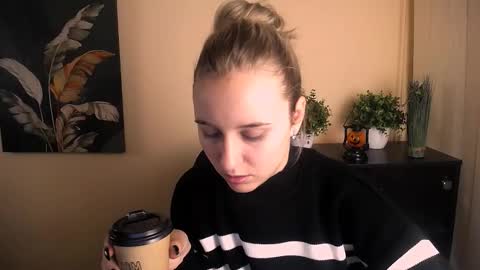 Snapshot of _nicole_new chatting on October 30, 9:22 am Nica online show from October 30, 9:22 am