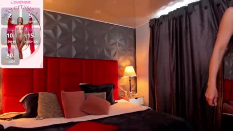 Snapshot of _nicoletteshea_ chatting on February 25, 9:13 pm _nicoletteshea_ online show from February 25, 9:13 pm