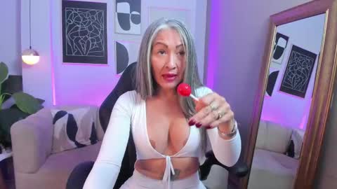 Snapshot of _nicoletteshea_ chatting on March 7, 2:47 pm _nicoletteshea_ online show from March 7, 2:47 pm