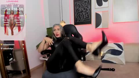 _nicoletteshea_ online show from May 28, 4:15 pm