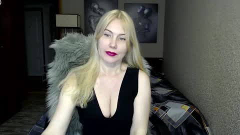 Donella    online show from March 7, 7:38 pm