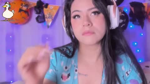 Snapshot of _niiky chatting on October 24, 12:01 pm niiky online show from October 24, 12:01 pm