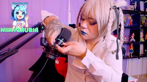 Snapshot of _niiky chatting on November 7, 10:26 am niiky online show from November 7, 10:26 am