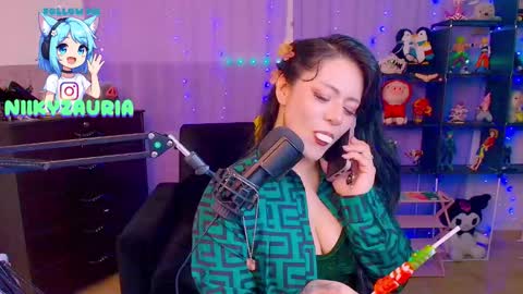 Snapshot of _niiky chatting on December 1, 4:12 pm niiky online show from December 1, 4:12 pm