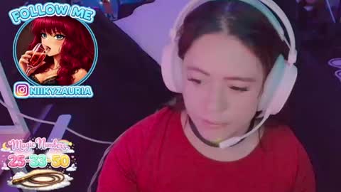 niiky online show from June 10, 8:52 pm