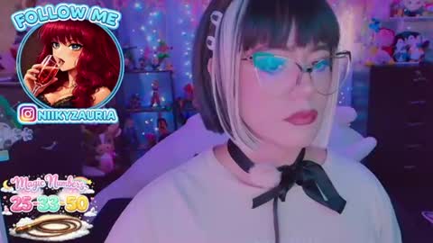 niiky online show from June 14, 8:44 pm