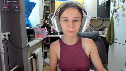 Snapshot of _nika_kik chatting on June 29, 1:44 pm Nika online show from June 29, 1:44 pm