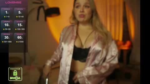 R online show from November 25, 8:53 pm