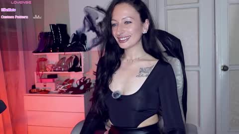 Snapshot of _owner_ chatting on June 4, 2:45 pm The Supreme Goddess Rose online show from June 4, 2:45 pm