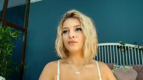 Snapshot of _parishill chatting on November 17, 5:13 am Alisa online show from November 17, 5:13 am