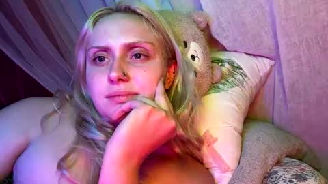 Snapshot of _peaceoutgirlscout_ chatting on September 12, 2:44 am _peaceoutgirlscout_ online show from September 12, 2:44 am