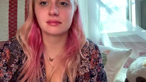 Snapshot of _peaceoutgirlscout_ chatting on September 29, 8:13 pm _peaceoutgirlscout_ online show from September 29, 8:13 pm