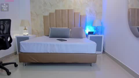 Snapshot of _peach1_ chatting on October 27, 2:43 pm peach1 online show from October 27, 2:43 pm