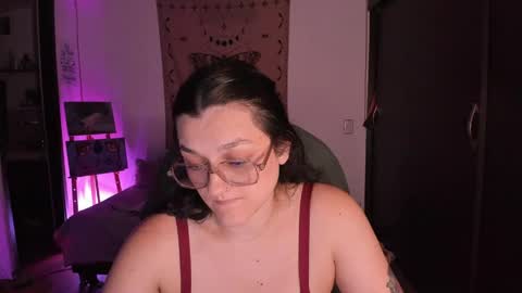 Snapshot of _peach__ chatting on May 5, 3:36 am violeta ig online show from May 5, 3:36 am