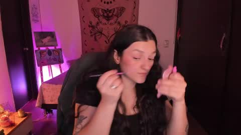 Snapshot of _peach__ chatting on May 23, 3:34 am violeta ig online show from May 23, 3:34 am