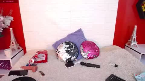 Snapshot of _poison_sweet chatting on October 31, 6:42 pm Laura online show from October 31, 6:42 pm