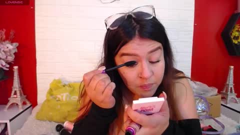 Snapshot of _poison_sweet chatting on November 3, 5:03 pm Laura online show from November 3, 5:03 pm