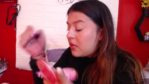 Snapshot of _poison_sweet chatting on December 17, 5:30 pm Laura online show from December 17, 5:30 pm